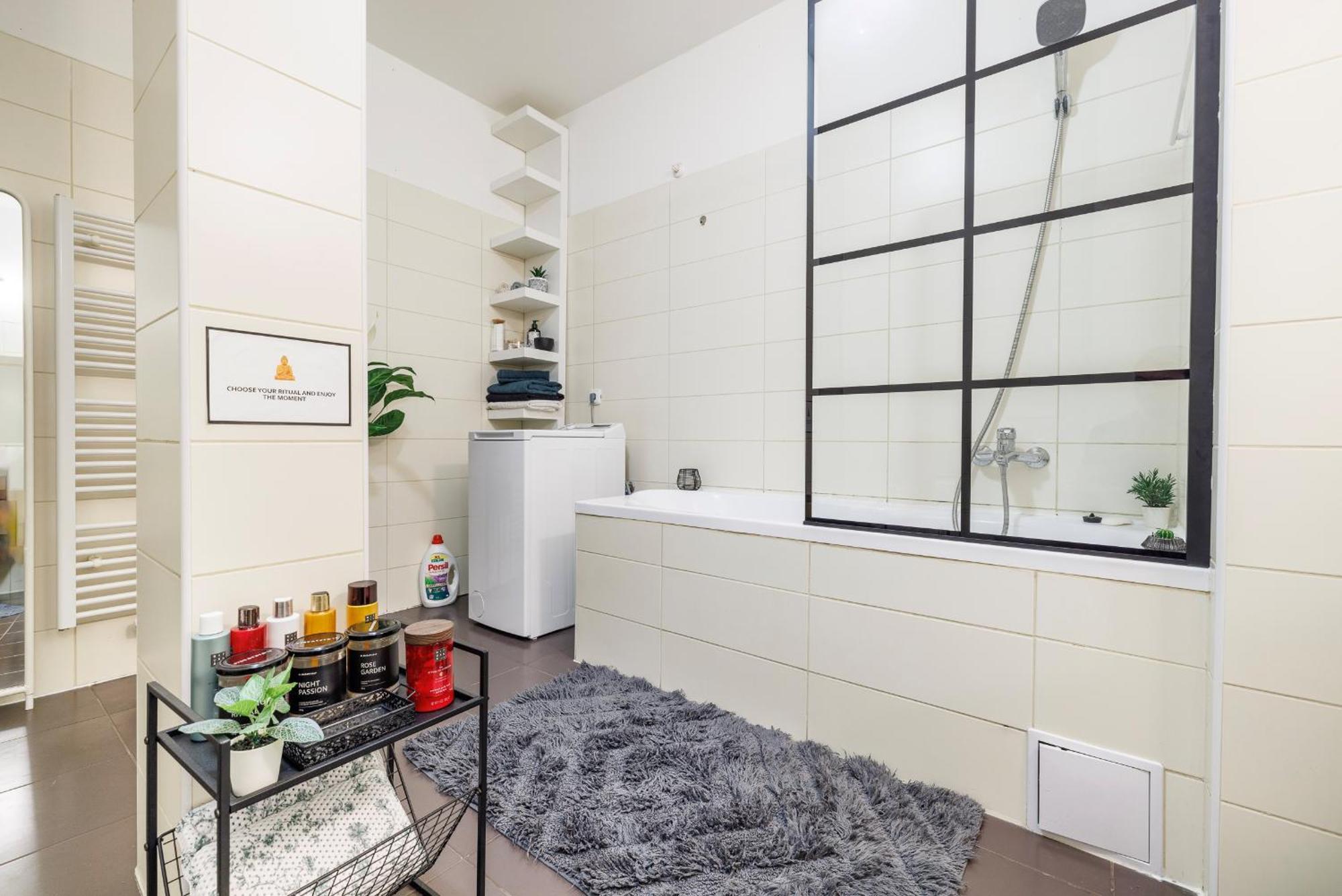 Spacious Flat & Parking Possibility, 3 Stops To Wenceslav Square Prague Extérieur photo